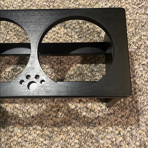 Black dog feeder with 2 metal bowls. Great for medium to large dogs - Picture 2 of 7